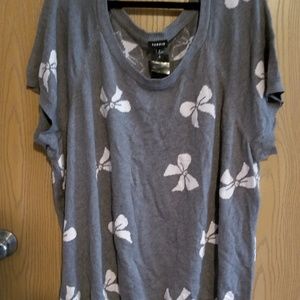 Torrid size 4 sweater t-shirt